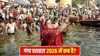 गंगा दशहरा 2026 पर गंगा स्नान करते श्रद्धालु और पूजा करते भक्त