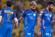 IPL 2026 मुंबई इंडियंस हार्दिक पांड्या कप्तानी में टीम मैनेजमेंट का भरोसा जताते हुए खिलाड़ियों के साथ चर्चा करते हुए