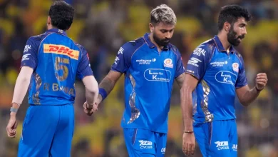 IPL 2026 मुंबई इंडियंस हार्दिक पांड्या कप्तानी में टीम मैनेजमेंट का भरोसा जताते हुए खिलाड़ियों के साथ चर्चा करते हुए