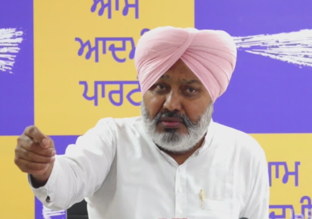 मान सरकार के प्रदर्शन और 2027 चुनाव पर प्रेस कॉन्फ्रेंस करते वित्त मंत्री हरपाल सिंह चीमा