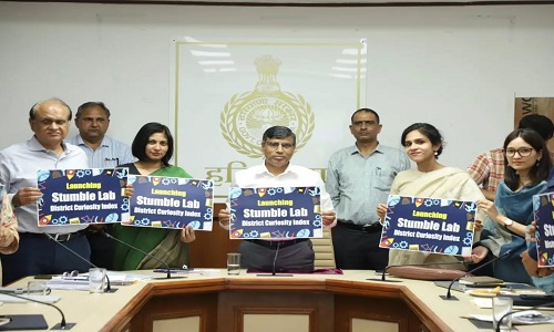 हरियाणा शिक्षा सुधार रोडमैप के तहत शिक्षा मंत्री महीपाल ढांडा अधिकारियों के साथ सरकारी स्कूलों में गुणवत्ता सुधार पर चर्चा करते हुएहरियाणा शिक्षा सुधार रोडमैप के तहत शिक्षा मंत्री महीपाल ढांडा अधिकारियों के साथ सरकारी स्कूलों में गुणवत्ता सुधार पर चर्चा करते हुए