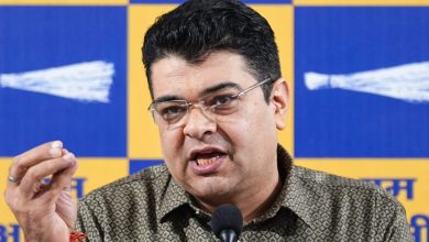 AAP नेता अंकुश नारंग MCD वार्ड कमेटी चुनाव स्थगन पर बयान देते हुए