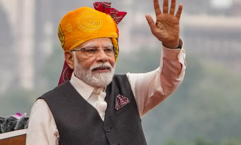 प्रधानमंत्री नरेंद्र मोदी के 12 वर्ष पूरे होने पर नेताओं द्वारा विकास और उपलब्धियों की सराहना का दृश्य