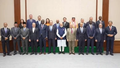 भारत मंडपम में BRICS विदेश मंत्रियों के सम्मेलन के दौरान प्रधानमंत्री नरेंद्र मोदी और सदस्य देशों के प्रतिनिधि।