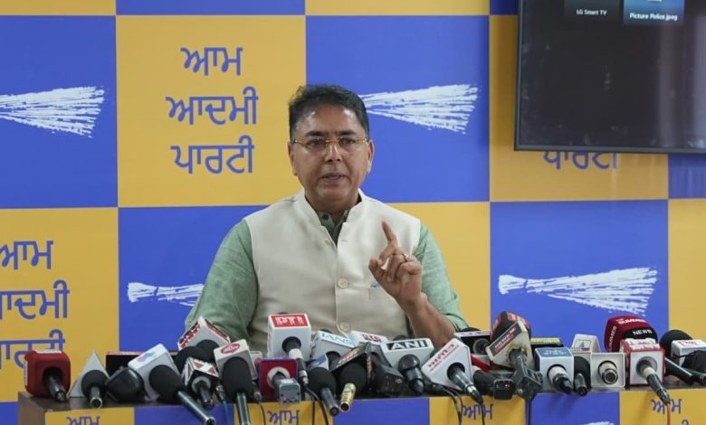 भाजपा नेता खुद को संविधान और कानून से ऊपर समझते हैं, भाजपा ने नगर निगम चुनाव को अपनी 'गुंडागर्दी' का एक और प्रदर्शन बना लिया है: अमन अरोड़ा