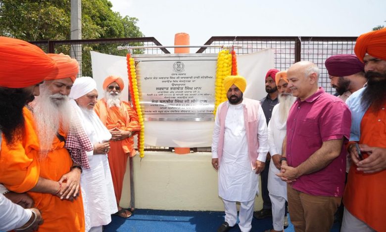 मुख्यमंत्री भगवंत सिंह मान ने जालंधर में खेलों को प्रोत्साहित करने के लिए दिया बड़ा तोहफा, गांव सीचेवाल के संत अवतार सिंह मेमोरियल हॉकी स्टेडियम में एस्ट्रोटर्फ का किया उद्घाटन