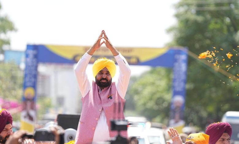 पंजाब में बेअदबी विरोधी कानून लागू होने के बाद मुख्यमंत्री भगवंत सिंह मान ने श्री आनंदपुर साहिब से 'शुक्राना यात्रा' का किया नेतृत्व