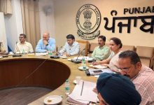 एनआरआई मंत्री रवजोत सिंह ऑनलाइन बैठक में प्रवासी समुदाय की शिकायतों पर चर्चा करते हुए।
