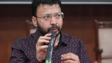 पंजाब के NRI मामलों के मंत्री डॉ. रवजोत सिंह डिजिटल स्क्रीन के जरिए प्रवासी पंजाबियों से 'NRI Online Milni' में संवाद करते हुए।