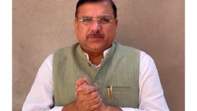 संजय सिंह पीएम मोदी की अपील और बढ़ती महंगाई पर सरकार की नीतियों की आलोचना करते हुए बयान देते हुए।