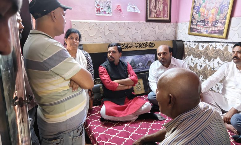 मुकुंदपुर में दर्दनाक हादसा: 2 वर्षीय बच्ची की नाले में गिरकर मौत, संजीव झा ने जताया शोक और की सख्त कार्रवाई की मांग