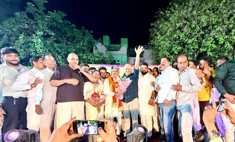 दिल्ली में सामूहिक विवाह समारोह में शामिल हुए मनीष सिसोदिया, नवविवाहित जोड़ों को दी शुभकामनाएं