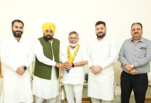 फाजिल्का में बड़ा सियासी बदलाव के तहत पूर्व बीजेपी नेता अनिल कुमार सेठी का AAP में शामिल होना और सीएम भगवंत मान द्वारा स्वागत