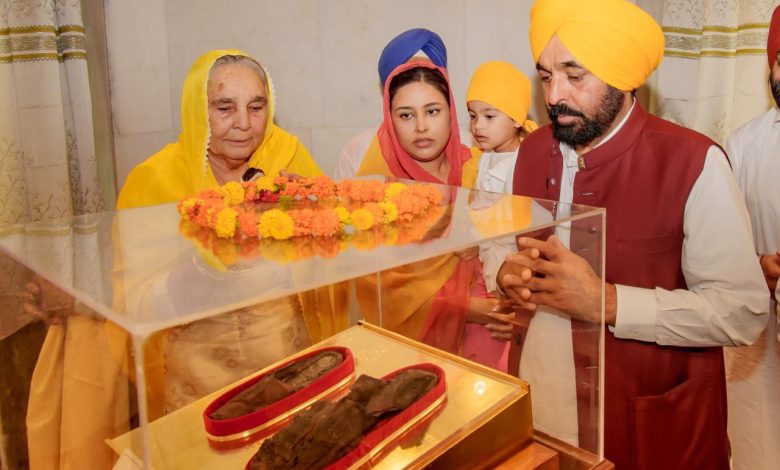 मुख्यमंत्री भगवंत मान ने श्री पटना साहिब में टेका मत्था, सभी के कल्याण और शांति की की अरदास