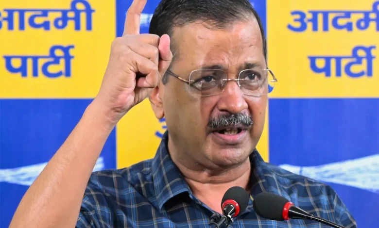 केरल में महिलाओं के लिए मुफ्त बस यात्रा योजना की शुरुआत और अरविंद केजरीवाल की प्रतिक्रिया।