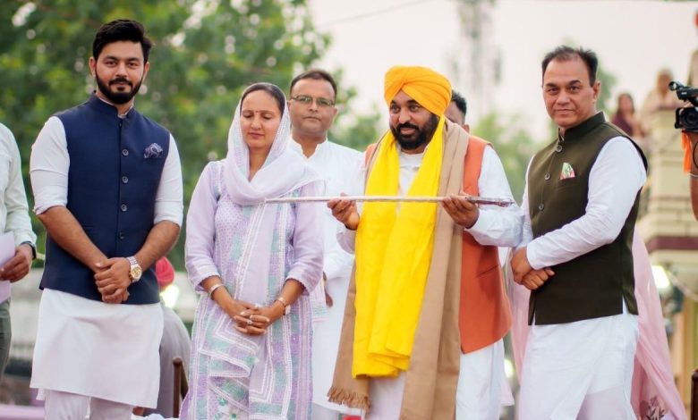 होशियारपुर के बिहाला गांव में मुख्यमंत्री भगवंत मान विकास योजना कार्यक्रम