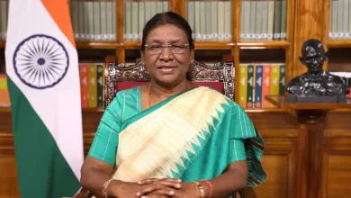 राष्ट्रपति द्रौपदी मुर्मू ब्रह्माकुमारी कार्यक्रम में आदिवासी जीवनशैली और वैश्विक शांति पर संबोधित करते हुए