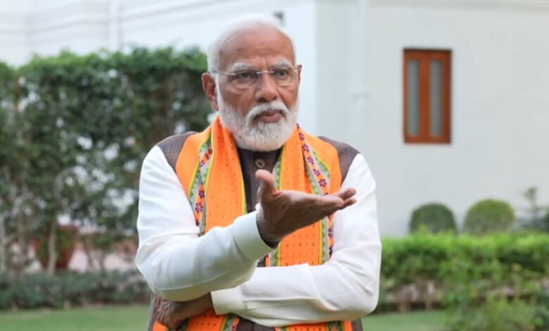 प्रधानमंत्री नरेंद्र मोदी गरीब कल्याण योजनाओं पर बयान देते हुए