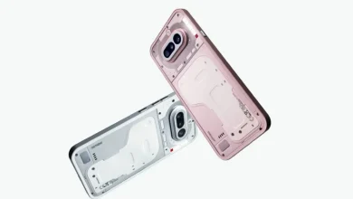 Nothing Phone 4b स्मार्टफोन का टीजर पोस्टर, जिसमें नए डिजाइन और लॉन्च की जानकारी दिखाई गई है।