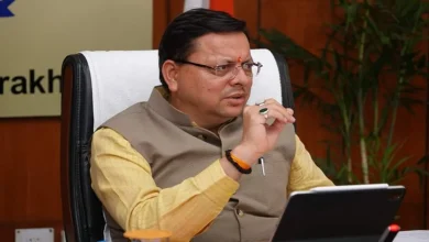 पर्वतीय क्षेत्रों में चकबंदी नीति के तहत खेतों का एकीकरण करते उत्तराखंड के किसान