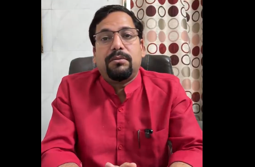 संजीव झा मालवीय नगर अग्निकांड पर बयान देते हुए