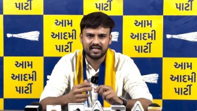 AAP नेता डॉ. करन बारोट NFHS-6 कुपोषण रिपोर्ट पर गुजरात सरकार की आलोचना करते हुए प्रेस कॉन्फ्रेंस में