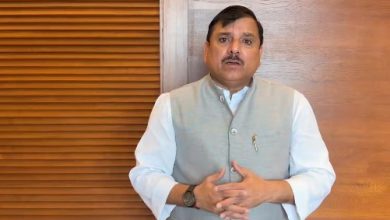 आम आदमी पार्टी नेता संजय सिंह प्रेस वार्ता में राम मंदिर दान अनियमितताओं पर बयान देते हुए