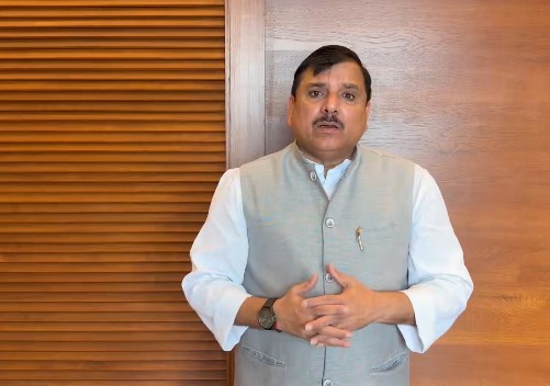 आम आदमी पार्टी नेता संजय सिंह प्रेस वार्ता में राम मंदिर दान अनियमितताओं पर बयान देते हुए