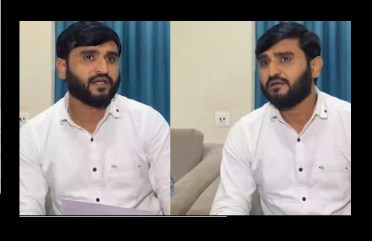 AAP नेता प्रवीण राम मीडिया को संबोधित करते हुए कांग्रेस पर आरोप लगाते हुए