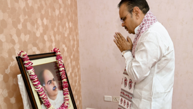 मुख्यमंत्री भजनलाल शर्मा द्वारा डॉ. श्यामा प्रसाद मुखर्जी के चित्र पर पुष्पांजलि अर्पित करते हुए श्रद्धांजलि कार्यक्रम