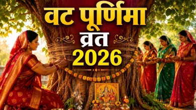 वट पूर्णिमा 2026 पर महिलाएं बरगद के पेड़ की पूजा करती हुईं और 108 परिक्रमा करती हुईं।