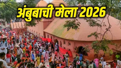 कामाख्या मंदिर में अंबुबाची मेला 2026 के दौरान बंद कपाट और श्रद्धालुओं की भीड़ का दृश्य।