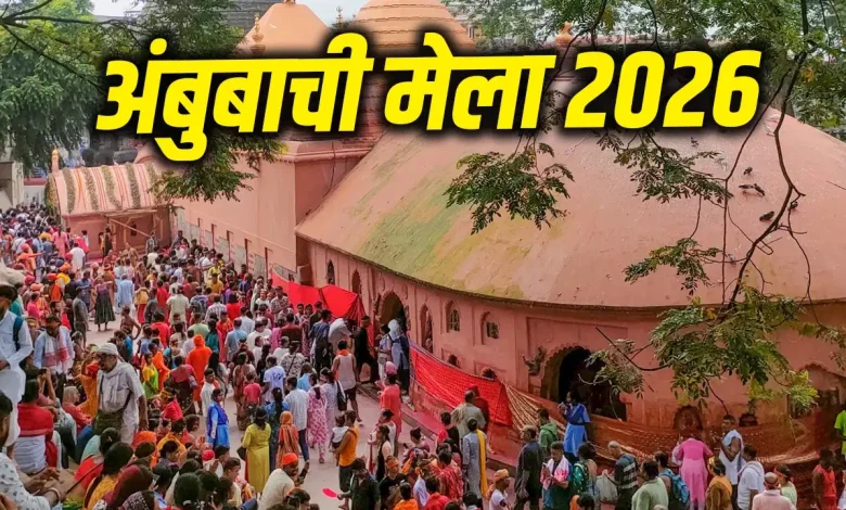 कामाख्या मंदिर में अंबुबाची मेला 2026 के दौरान बंद कपाट और श्रद्धालुओं की भीड़ का दृश्य।