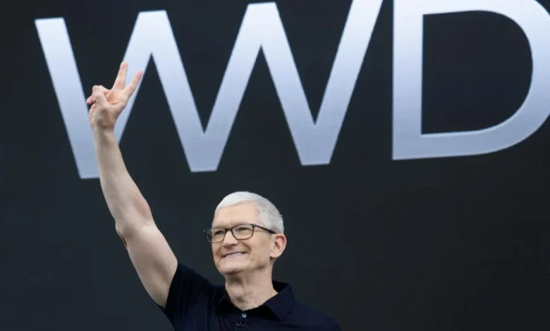 WWDC 2026 में टिम कुक भावुक होकर Apple के साथ अपने 15 साल के सफर को याद करते हुए