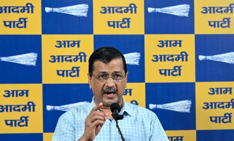 अरविंद केजरीवाल पंजाब में ED छापेमारी विवाद पर बयान देते हुए