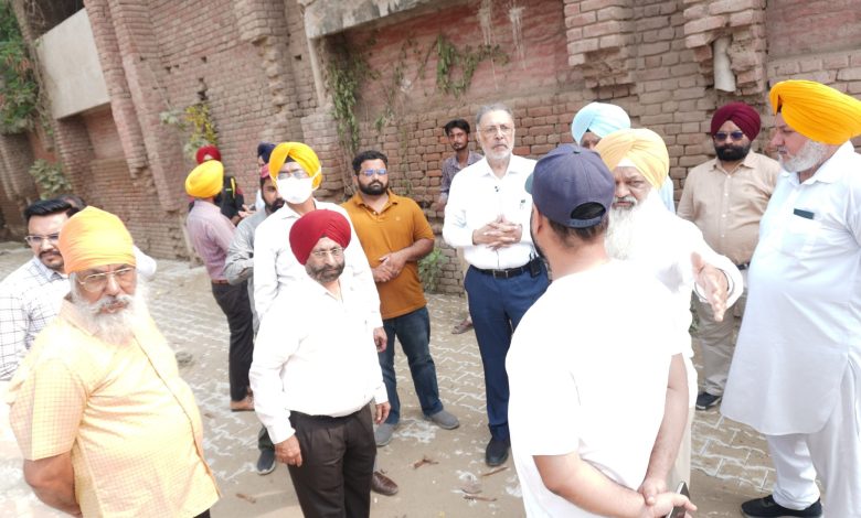AAP नेता बलबीर सिंह पटियाला क्षेत्रों का निरीक्षण करते हुए
