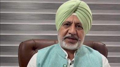मावां-धियां सम्मान योजना के तहत पंजाब सरकार महिलाओं के बैंक खातों में राशि ट्रांसफर करती हुई