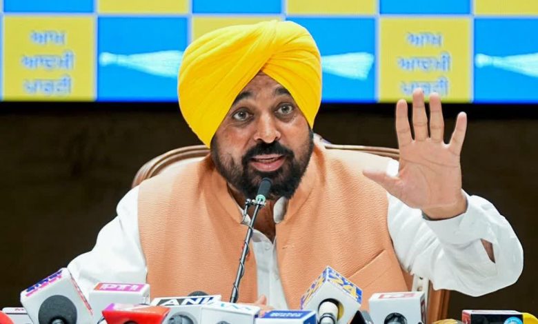 मुख्यमंत्री भगवंत मान श्री अकाल तख्त साहिब विवाद पर बयान देते हुए