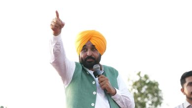 मुख्यमंत्री भगवंत सिंह मान व्यापारियों की बैठक में पंजाब के हिंदू व्यापारी वर्ग पर संबोधन देते हुए