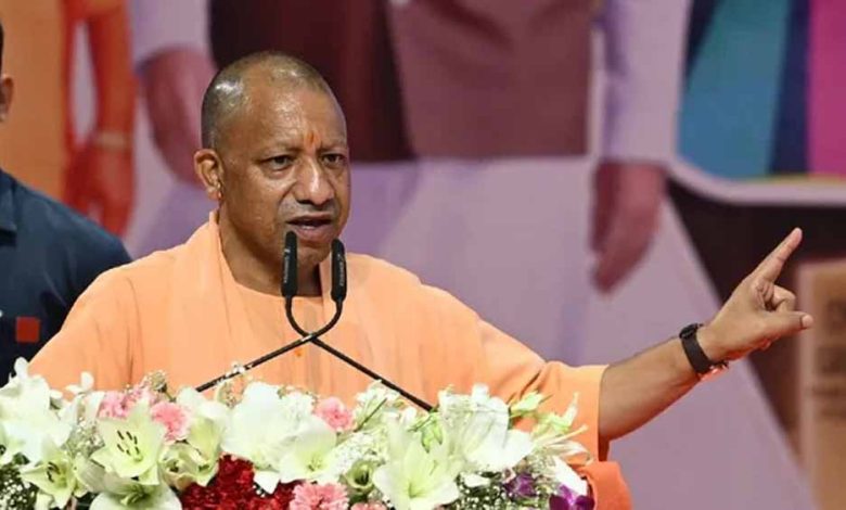 सीएम योगी आदित्यनाथ द्वारा लखनऊ में प्रोजेक्ट गंगा लॉन्च करते हुए ग्रामीण क्षेत्रों में हाईस्पीड इंटरनेट योजना की शुरुआत