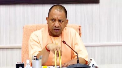 लखनऊ कोचिंग सेंटर अग्निकांड में राहत और बचाव कार्य की समीक्षा करते अधिकारी