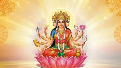 गायत्री माता पूजा करते भक्त गायत्री जयंती 2026 के अवसर पर मंदिर में आरती करते हुएगायत्री माता पूजा करते भक्त गायत्री जयंती 2026 के अवसर पर मंदिर में आरती करते हुए