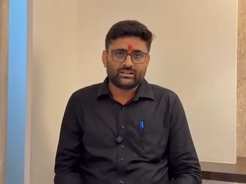 गुजरात में प्रेस कॉन्फ्रेंस करते आप विधायक गोपाल इटालिया और चैतर वसावा मामले पर बयान