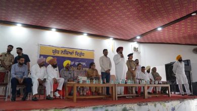 कैबिनेट मंत्री हरपाल सिंह चीमा दिरबा में 30,000 डिजिटल राशन कार्ड वितरित करते हुए और ‘नशे के खिलाफ युद्ध’ अभियान में भाग लेते हुए।