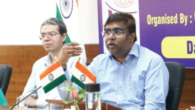 हरियाणा में विशेष गहन पुनरीक्षण अभियान के तहत बूथ स्तर अधिकारी घर-घर जाकर मतदाता सत्यापन करते हुए