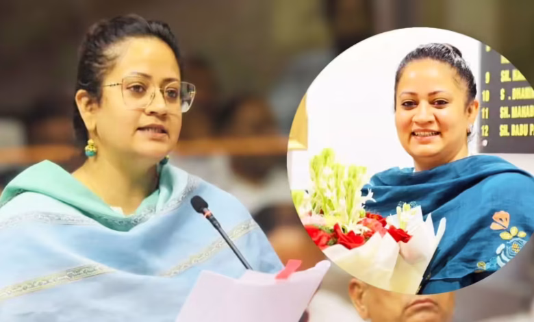 हरियाणा स्वास्थ्य मंत्री समीक्षा बैठक में गिरते लिंगानुपात और भ्रूण लिंग जांच पर सख्त निर्देश देते हुए