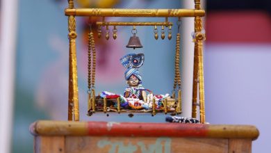 मासिक कृष्ण जन्माष्टमी 2026 में भगवान श्रीकृष्ण की पूजा करते श्रद्धालु और व्रत की धार्मिक परंपरा