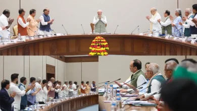 कैबिनेट बैठक में प्रधानमंत्री नरेंद्र मोदी के सम्मान में प्रस्ताव पारित करते हुए मंत्रीगण और उनके नेतृत्व की सराहना।