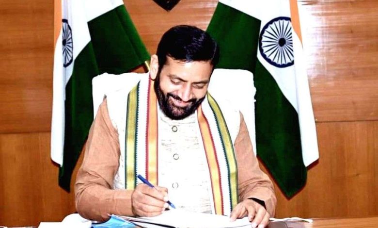 हरियाणा मुख्यमंत्री नायब सिंह सैनी शिक्षा सुधार और विजन 2047 बैठक में निर्देश देते हुए।