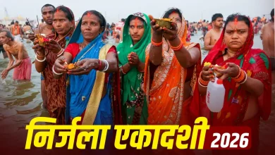 निर्जला एकादशी के दिन पूजा करते श्रद्धालु और भगवान विष्णु की आराधना का दृश्य।